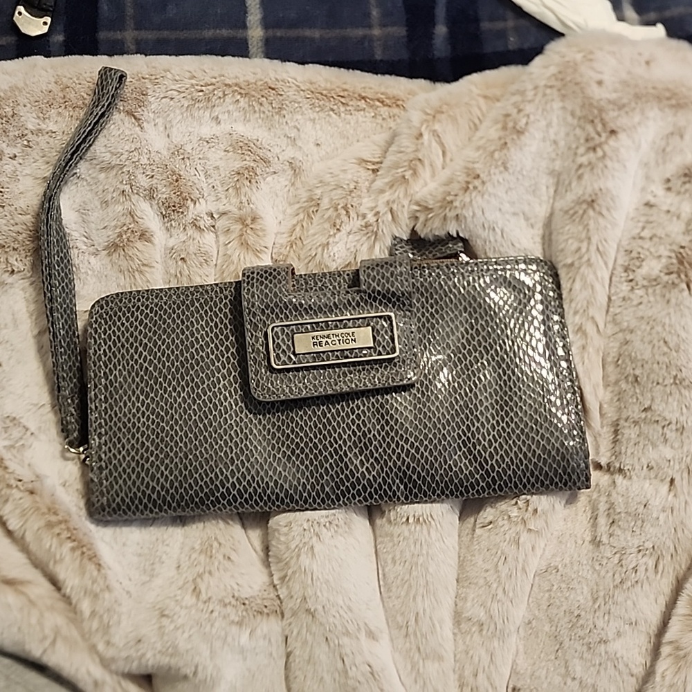 KENNETH COLE REACTION Wallet